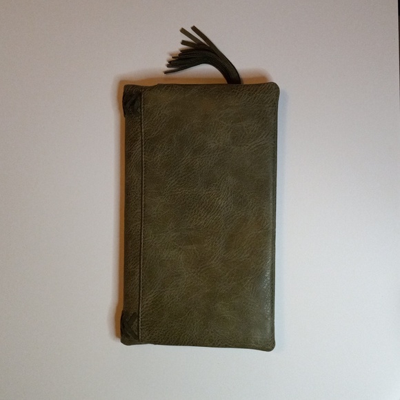 Green Clutch - Moda Luxe - NWOT - Picture 12 of 14